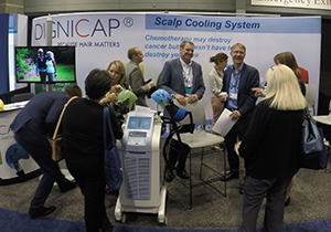 Dignitana säljer skalpkylningssystemet DigniCap. Bilden visar bolagets monter vid cancerkongressen ASCO 2016 i Chicago, USA.
